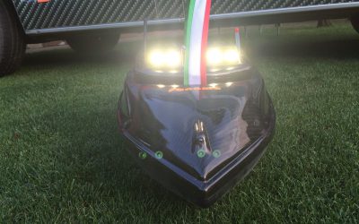 futterboot mit rampenlicht Beleuchtung